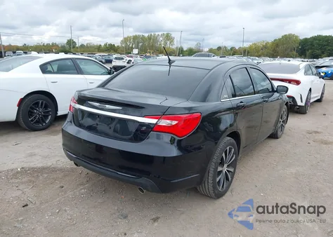 2013 Chrysler 200 Touring z USA, uszkodzony, nr VIN 1C3CCBBG2DN744609